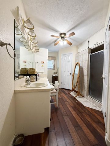 708 W Railroad, Buffalo, TX 75831