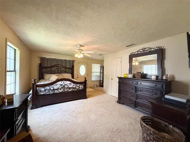 708 W Railroad, Buffalo, TX 75831