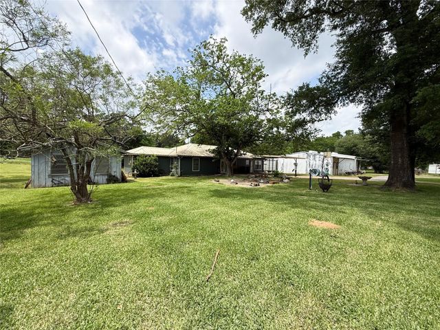 708 W Railroad, Buffalo, TX 75831