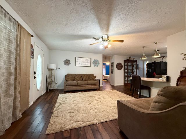 708 W Railroad, Buffalo, TX 75831
