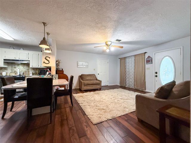 708 W Railroad, Buffalo, TX 75831