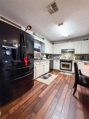 708 W Railroad, Buffalo, TX 75831