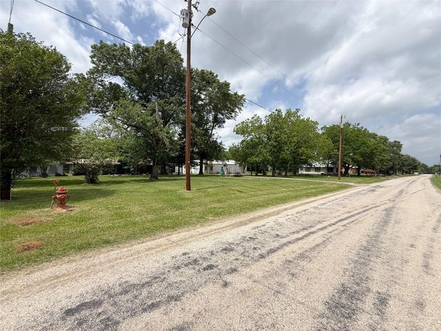 708 W Railroad, Buffalo, TX 75831