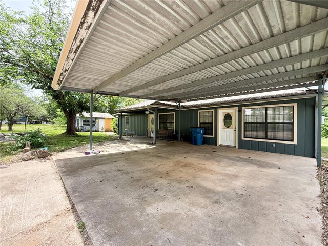 708 W Railroad, Buffalo, TX 75831