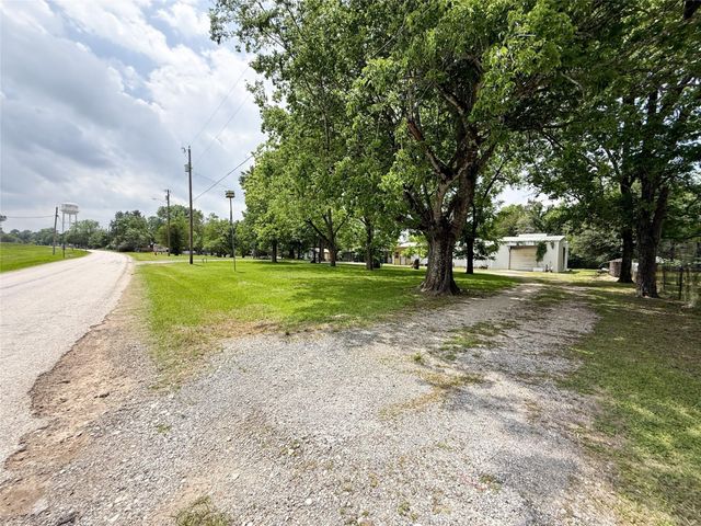 708 W Railroad, Buffalo, TX 75831