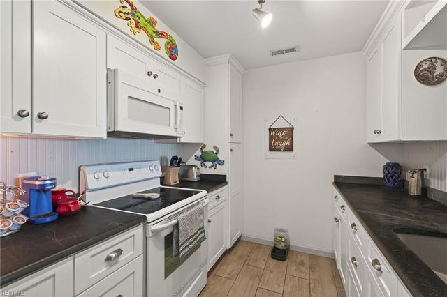 810 E Ocean View Ave Apt 201, Norfolk, VA 23503