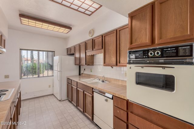 1409 W Calle Mendoza, Green Valley, AZ 85622