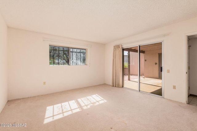 1409 W Calle Mendoza, Green Valley, AZ 85622