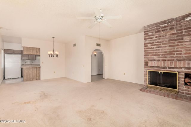 1409 W Calle Mendoza, Green Valley, AZ 85622