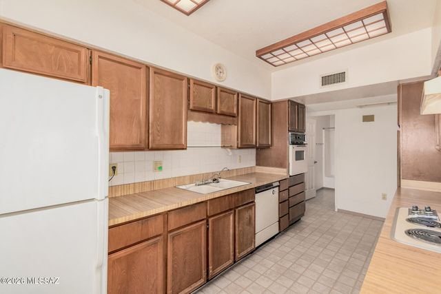 1409 W Calle Mendoza, Green Valley, AZ 85622