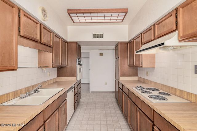 1409 W Calle Mendoza, Green Valley, AZ 85622