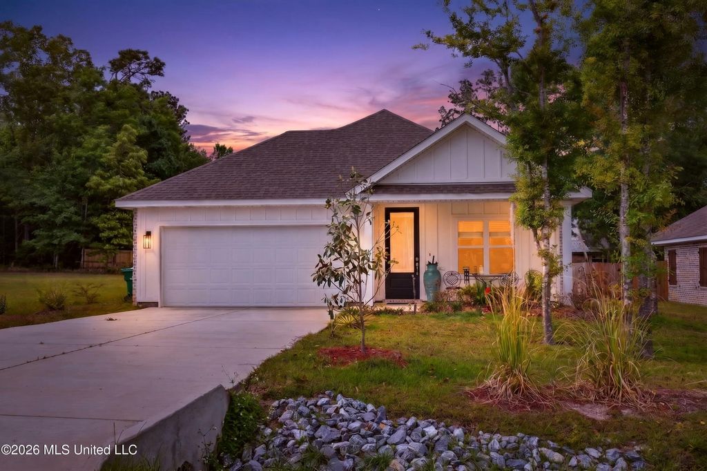 10847 Ala Moana Street, Diamondhead, MS 39525
