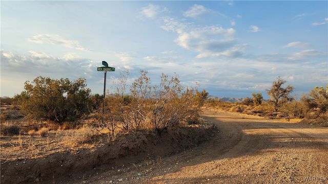 2204 S Six Shooter Road, Yucca, AZ 86438