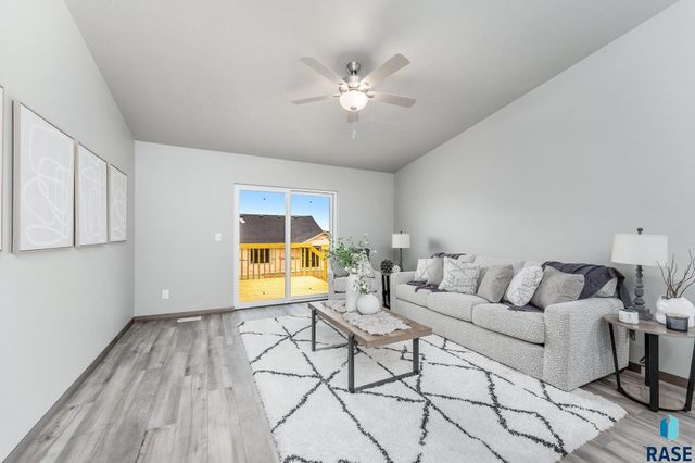 1609 N Tina Dr Drive, Sioux Falls, SD 57110