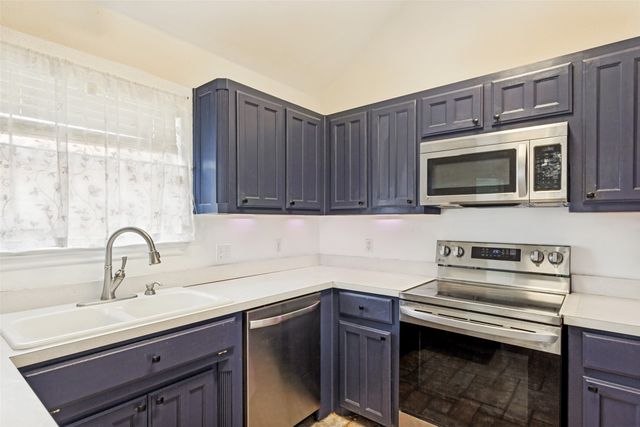 106 King Arthur Court, Weatherford, TX 76086