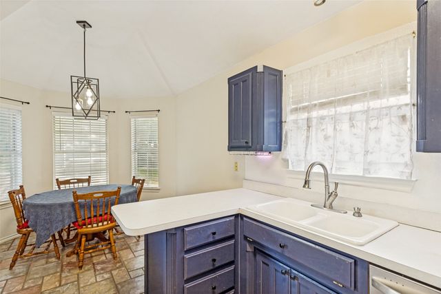 106 King Arthur Court, Weatherford, TX 76086