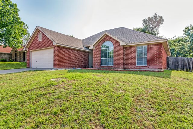 106 King Arthur Court, Weatherford, TX 76086