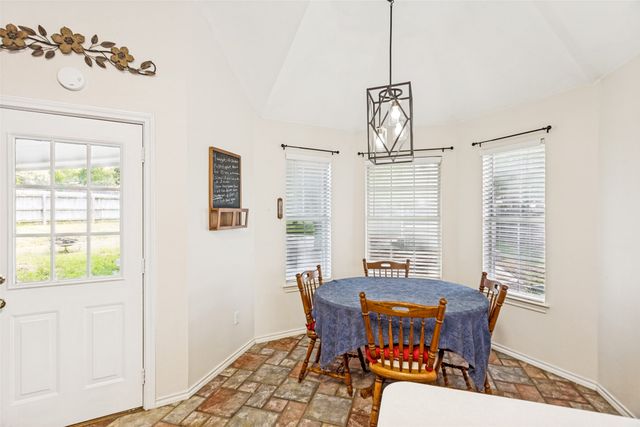 106 King Arthur Court, Weatherford, TX 76086