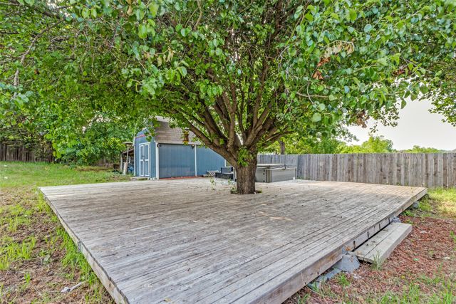 106 King Arthur Court, Weatherford, TX 76086