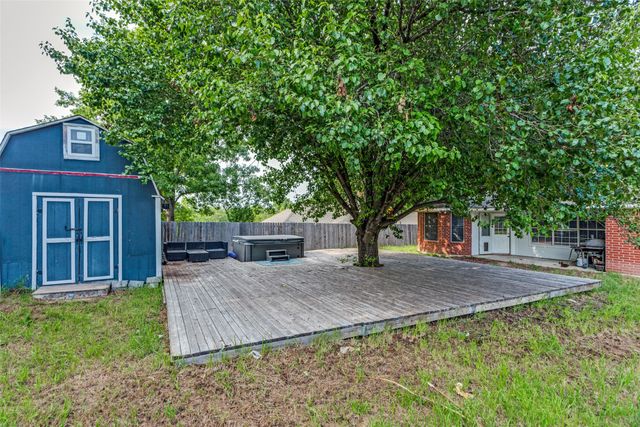 106 King Arthur Court, Weatherford, TX 76086