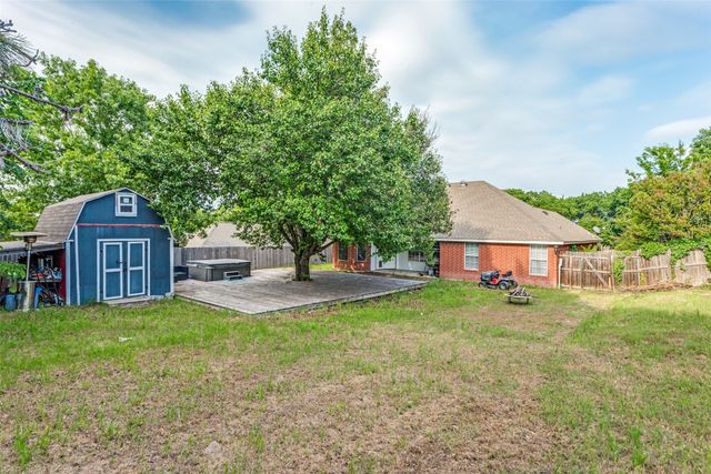 106 King Arthur Court, Weatherford, TX 76086