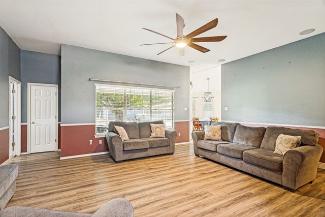 106 King Arthur Court, Weatherford, TX 76086