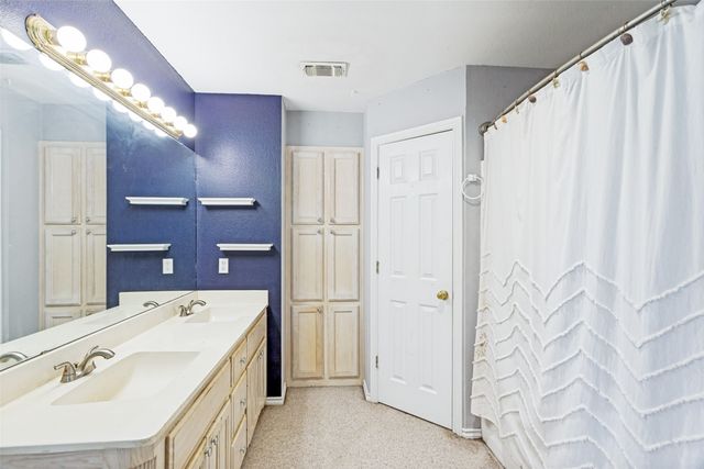 106 King Arthur Court, Weatherford, TX 76086