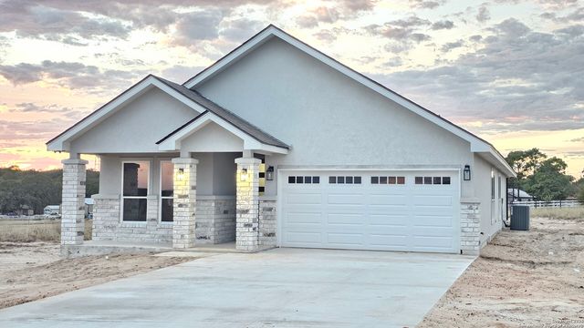174 Pine Valley, La Vernia, TX 78121