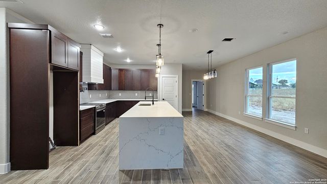 174 Pine Valley, La Vernia, TX 78121