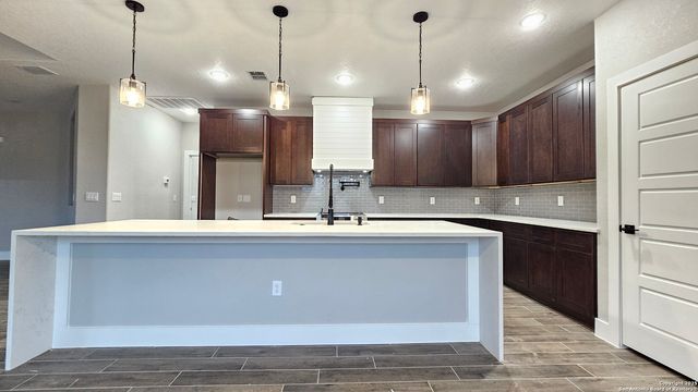 174 Pine Valley, La Vernia, TX 78121