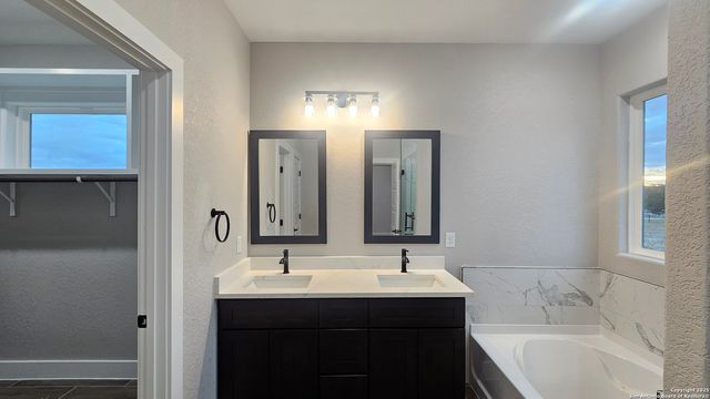 174 Pine Valley, La Vernia, TX 78121