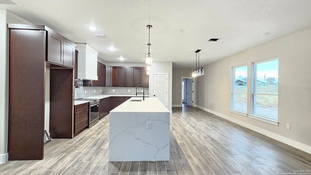 174 Pine Valley, La Vernia, TX 78121