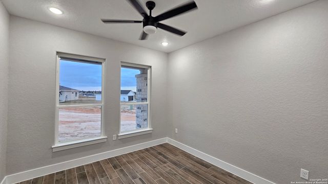 174 Pine Valley, La Vernia, TX 78121