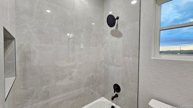 174 Pine Valley, La Vernia, TX 78121