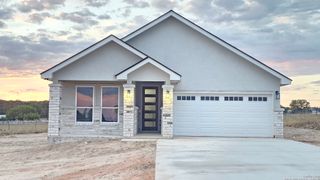 174 Pine Valley, La Vernia, TX 78121