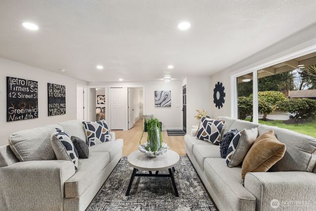 20407 30th Avenue W, Lynnwood, WA 98036