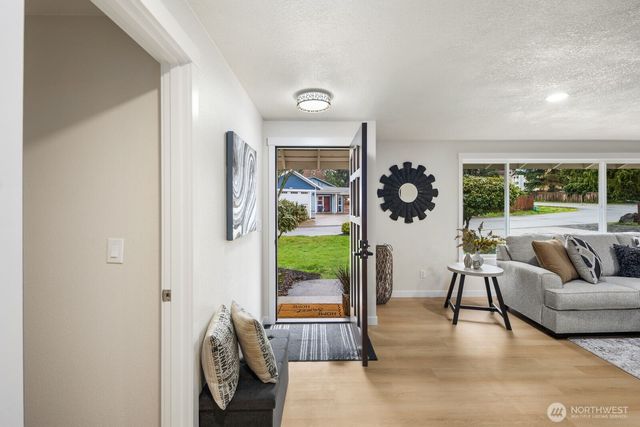 20407 30th Avenue W, Lynnwood, WA 98036