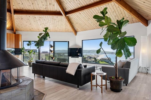 557 Oceana Dr, Dillon Beach, CA 94929
