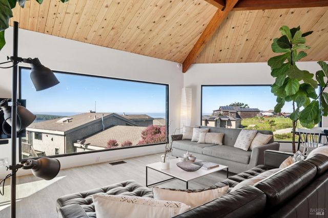 557 Oceana Dr, Dillon Beach, CA 94929