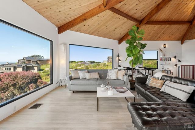 557 Oceana Dr, Dillon Beach, CA 94929