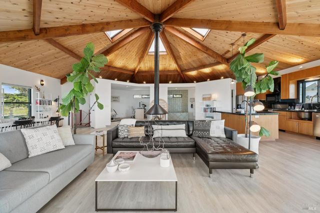 557 Oceana Dr, Dillon Beach, CA 94929