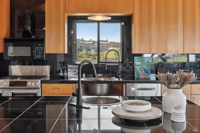 557 Oceana Dr, Dillon Beach, CA 94929