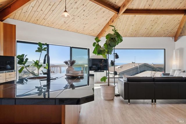 557 Oceana Dr, Dillon Beach, CA 94929