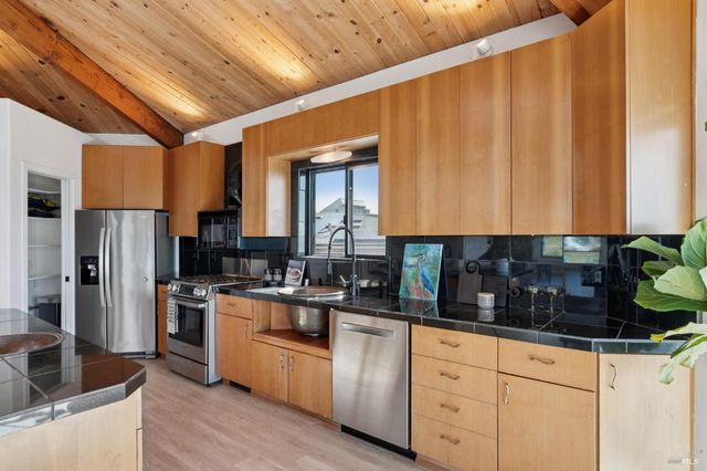 557 Oceana Dr, Dillon Beach, CA 94929