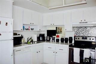 18555 NE 14th Ave 702A, Miami, FL 33179