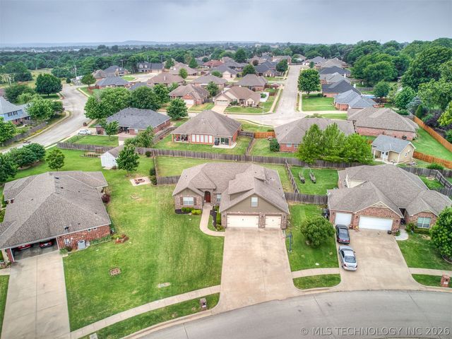 1937 Lester Avenue, Bartlesville, OK 74006