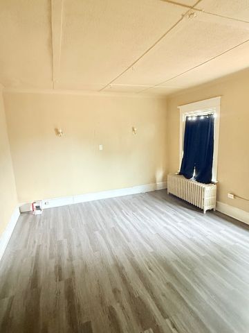 7047 S EBERHART Avenue, Chicago, IL 60637