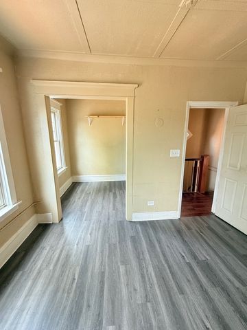 7047 S EBERHART Avenue, Chicago, IL 60637