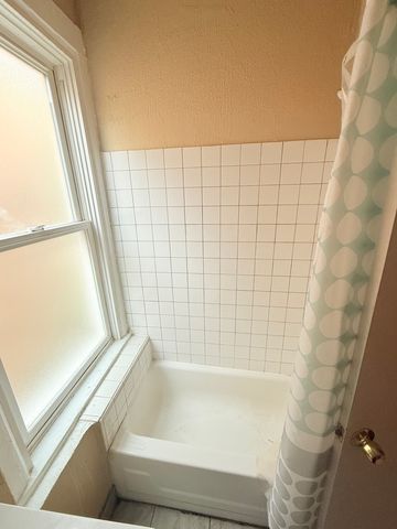 7047 S EBERHART Avenue, Chicago, IL 60637