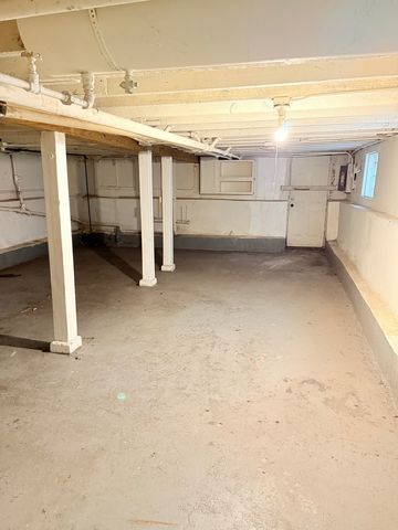 7047 S EBERHART Avenue, Chicago, IL 60637